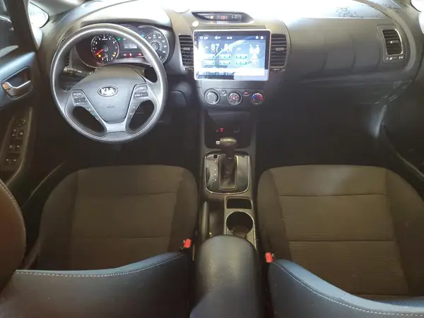 3KPFK4A71JE194697 2018 KIA FORTE - Image 8