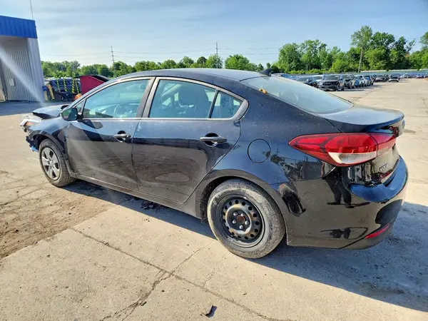 3KPFK4A71JE195753 2018 KIA FORTE - Image 2