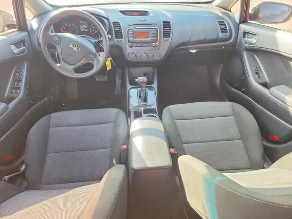 3KPFK4A71JE196658 2018 KIA FORTE - Image 8