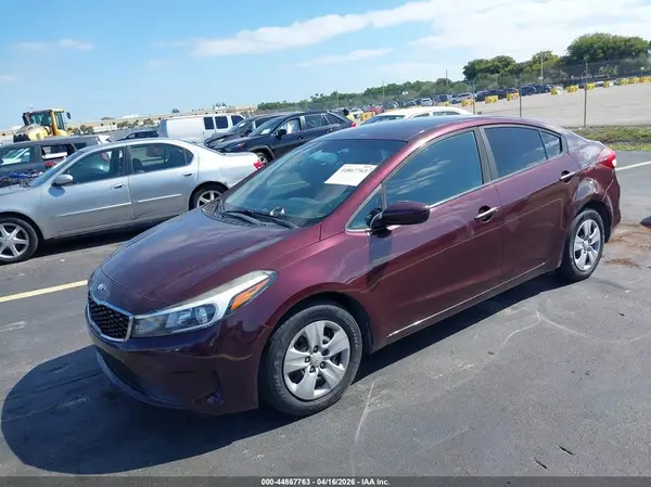 3KPFK4A71JE196692 2018 KIA FORTE - Image 2