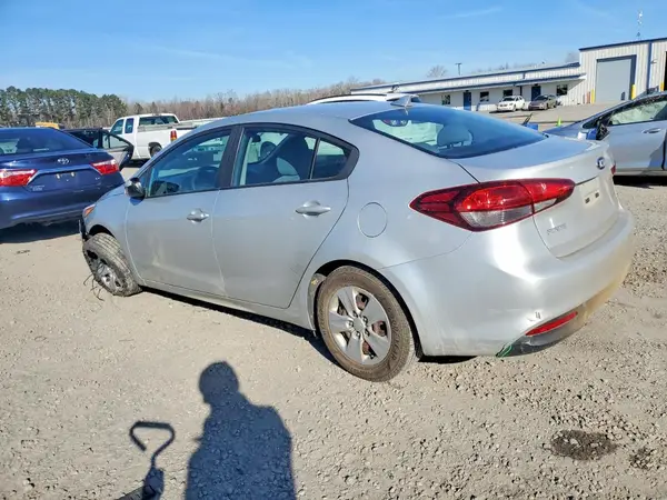3KPFK4A71JE197504 2018 KIA FORTE - Image 2