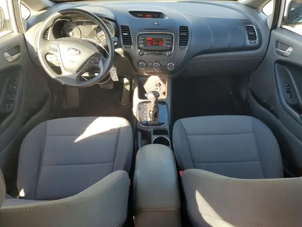 3KPFK4A71JE197504 2018 KIA FORTE - Image 8