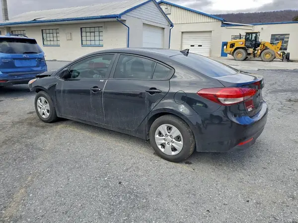 3KPFK4A71JE197762 2018 KIA FORTE - Image 2