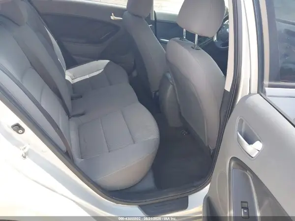 3KPFK4A71JE198619 2018 KIA FORTE - Image 8