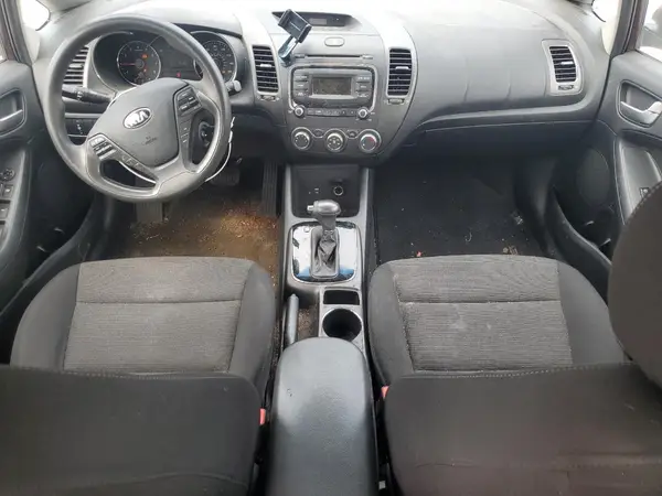 3KPFK4A71JE199527 2018 KIA FORTE - Image 8