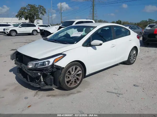 3KPFK4A71JE199687 2018 KIA FORTE - Image 2
