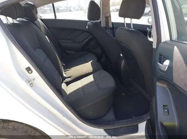 3KPFK4A71JE199687 2018 KIA FORTE - Image 8