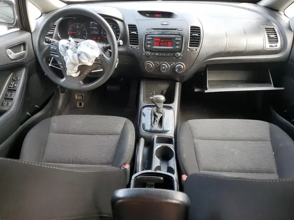 3KPFK4A71JE201390 2018 KIA FORTE - Image 8