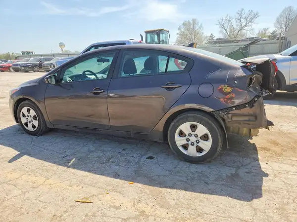 3KPFK4A71JE201938 2018 KIA FORTE - Image 2