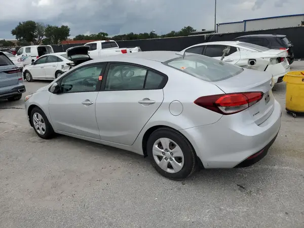 3KPFK4A71JE202281 2018 KIA FORTE - Image 2