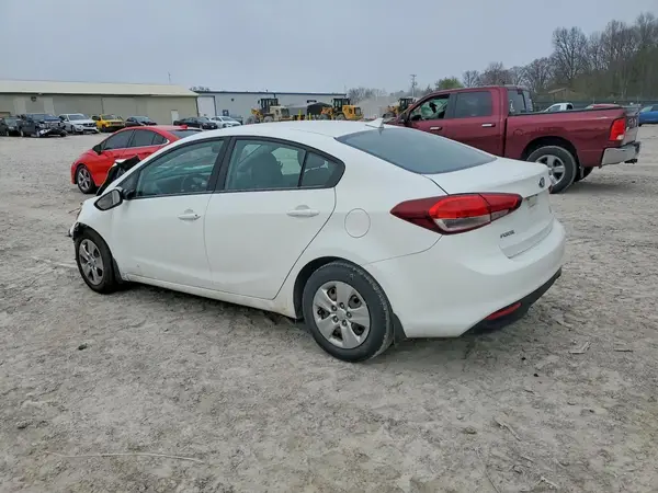 3KPFK4A71JE202412 2018 KIA FORTE - Image 2