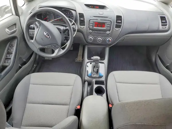 3KPFK4A71JE202412 2018 KIA FORTE - Image 8