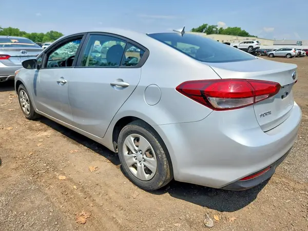3KPFK4A71JE202619 2018 KIA FORTE - Image 2