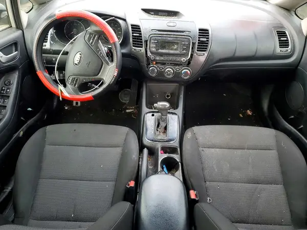 3KPFK4A71JE203270 2018 KIA FORTE - Image 8