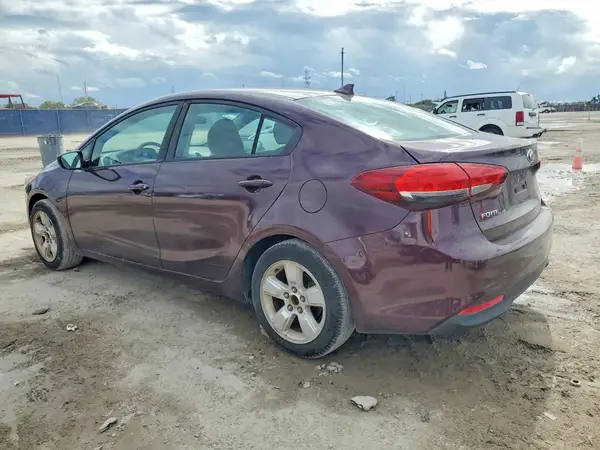 3KPFK4A71JE204158 2018 KIA FORTE - Image 2