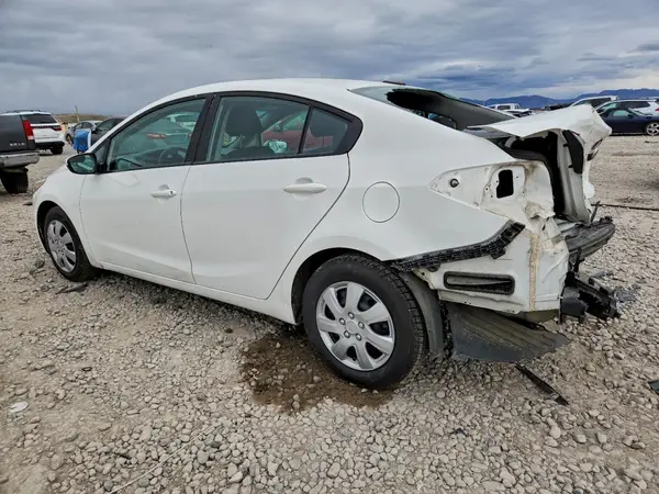 3KPFK4A71JE207772 2018 KIA FORTE - Image 2