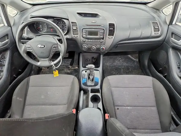 3KPFK4A71JE207772 2018 KIA FORTE - Image 8