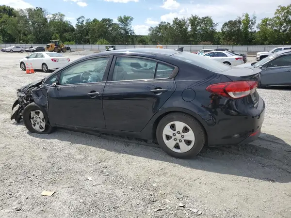 3KPFK4A71JE210073 2018 KIA FORTE - Image 2