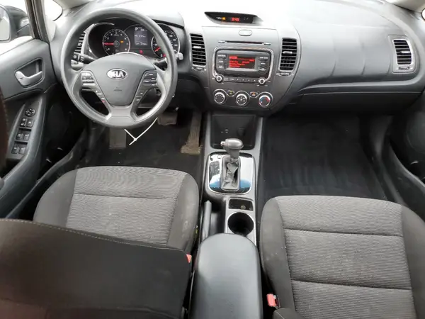 3KPFK4A71JE210297 2018 KIA FORTE - Image 8