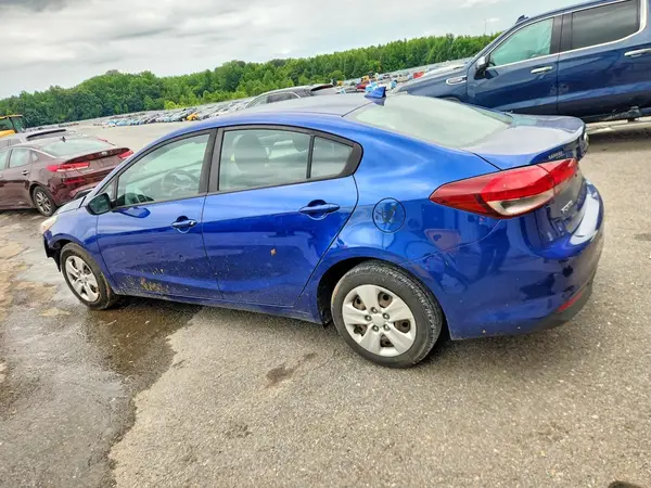 3KPFK4A71JE210476 2018 KIA FORTE - Image 2