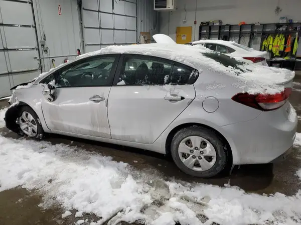 3KPFK4A71JE211997 2018 KIA FORTE - Image 2