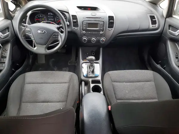 3KPFK4A71JE212082 2018 KIA FORTE - Image 8