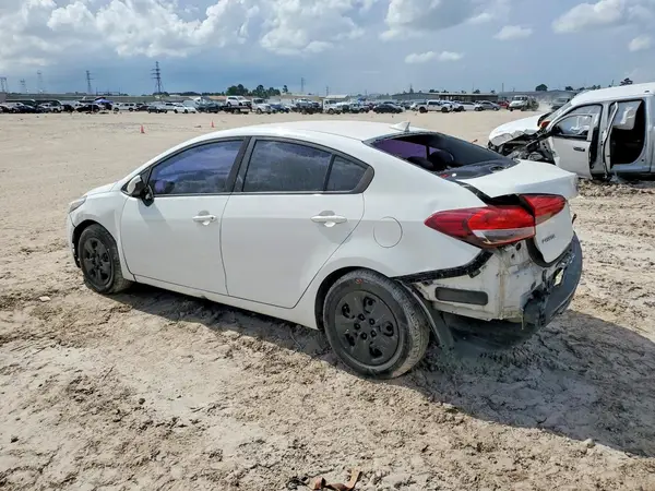 3KPFK4A71JE212728 2018 KIA FORTE - Image 2