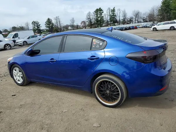 3KPFK4A71JE213569 2018 KIA FORTE - Image 2