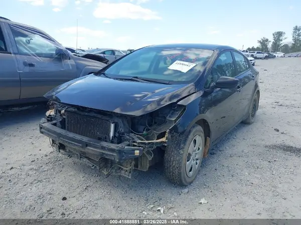 3KPFK4A71JE214253 2018 KIA FORTE - Image 2