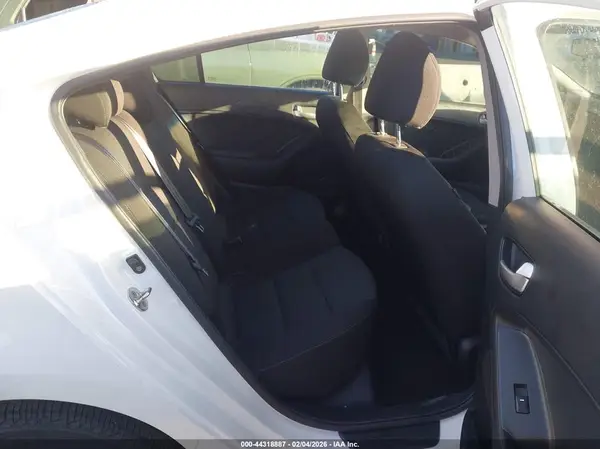 3KPFK4A71JE214429 2018 KIA FORTE - Image 8