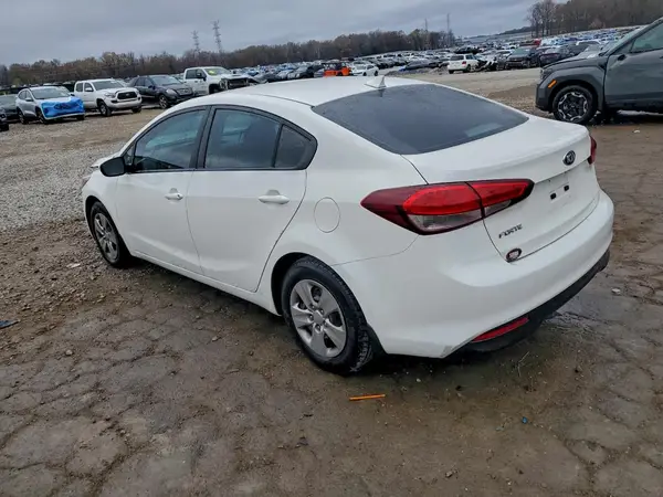 3KPFK4A71JE215001 2018 KIA FORTE - Image 2