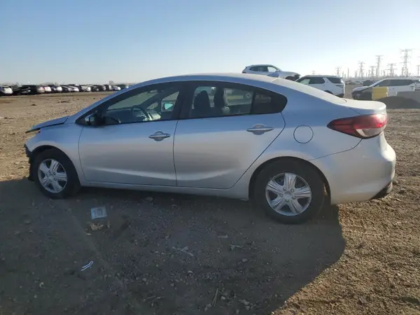 3KPFK4A71JE218626 2018 KIA FORTE - Image 2