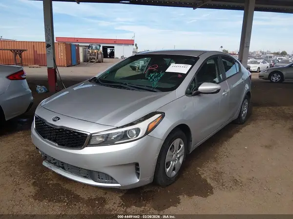 3KPFK4A71JE219226 2018 KIA FORTE - Image 2