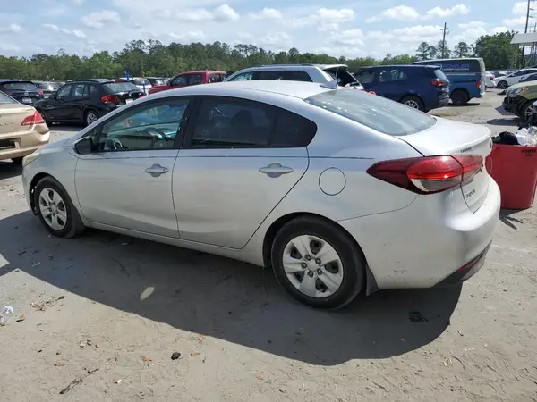 3KPFK4A71JE221123 2018 KIA FORTE - Image 2