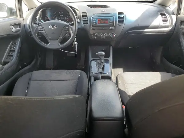 3KPFK4A71JE221123 2018 KIA FORTE - Image 8