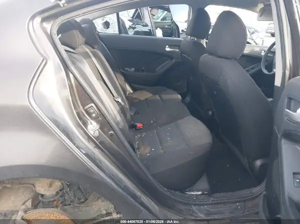 3KPFK4A71JE221736 2018 KIA FORTE - Image 8