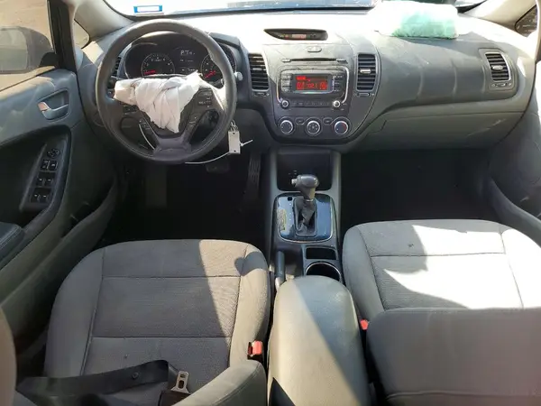 3KPFK4A71JE226628 2018 KIA FORTE - Image 8