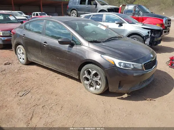 3KPFK4A71JE227505 2018 KIA FORTE - Image 1