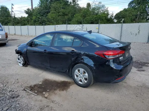 3KPFK4A71JE228069 2018 KIA FORTE - Image 2