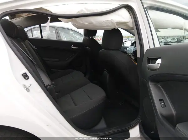 3KPFK4A71JE228864 2018 KIA FORTE - Image 8