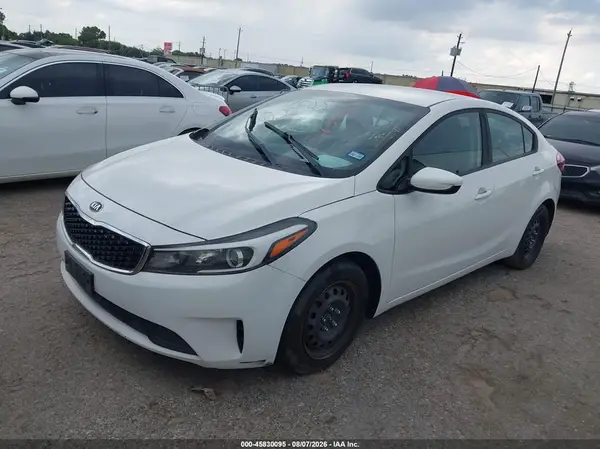 3KPFK4A71JE229142 2018 KIA FORTE - Image 2