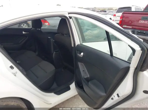 3KPFK4A71JE229142 2018 KIA FORTE - Image 8