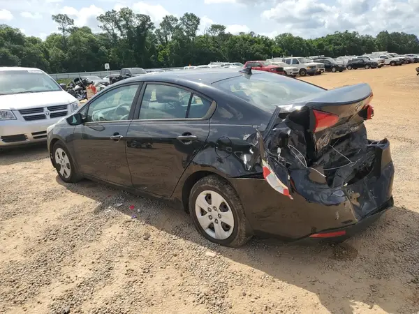 3KPFK4A71JE229223 2018 KIA FORTE - Image 2