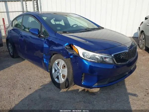 3KPFK4A71JE230503 2018 KIA FORTE - Image 1