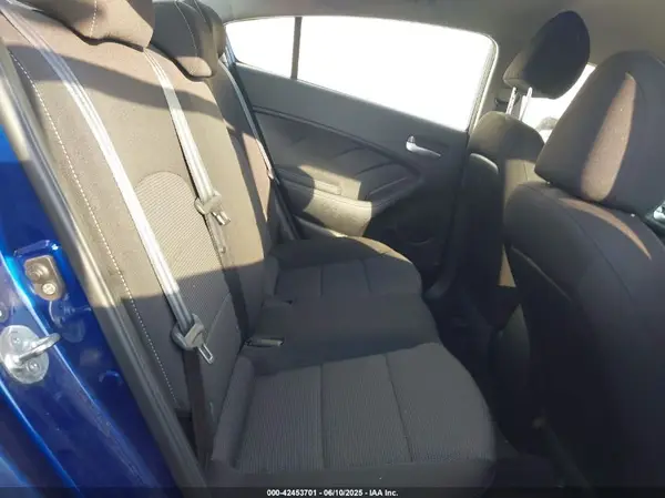 3KPFK4A71JE230503 2018 KIA FORTE - Image 8