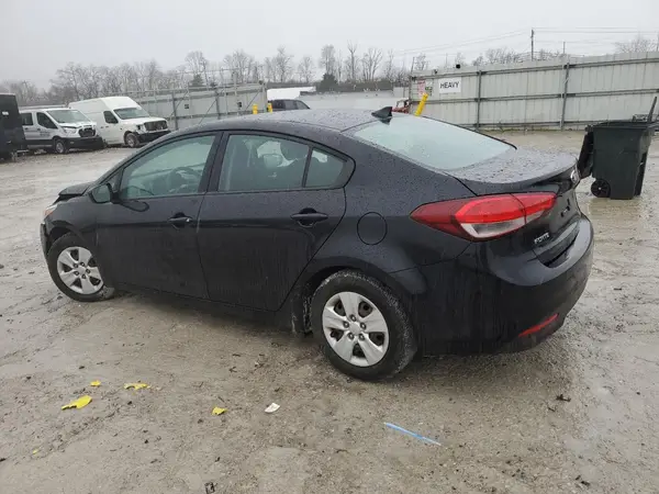 3KPFK4A71JE231165 2018 KIA FORTE - Image 2