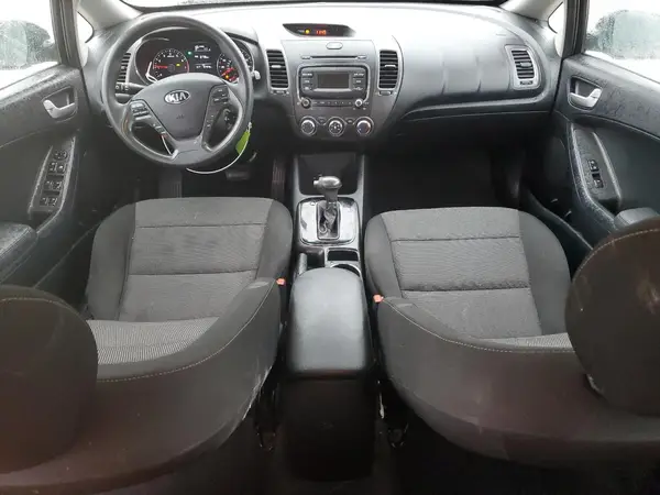 3KPFK4A71JE231165 2018 KIA FORTE - Image 8
