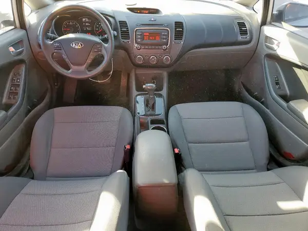 3KPFK4A71JE231375 2018 KIA FORTE - Image 8