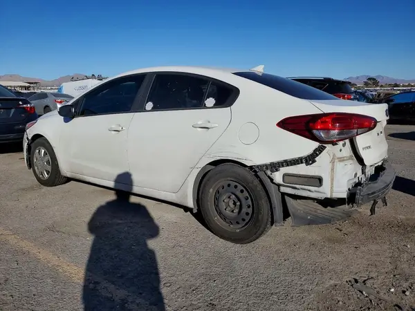 3KPFK4A71JE231389 2018 KIA FORTE - Image 2