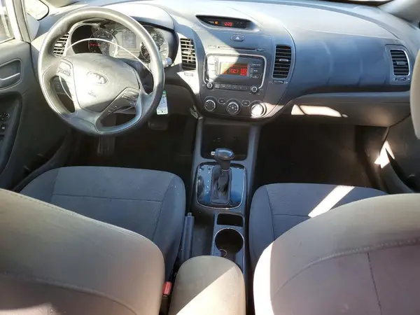 3KPFK4A71JE231389 2018 KIA FORTE - Image 8